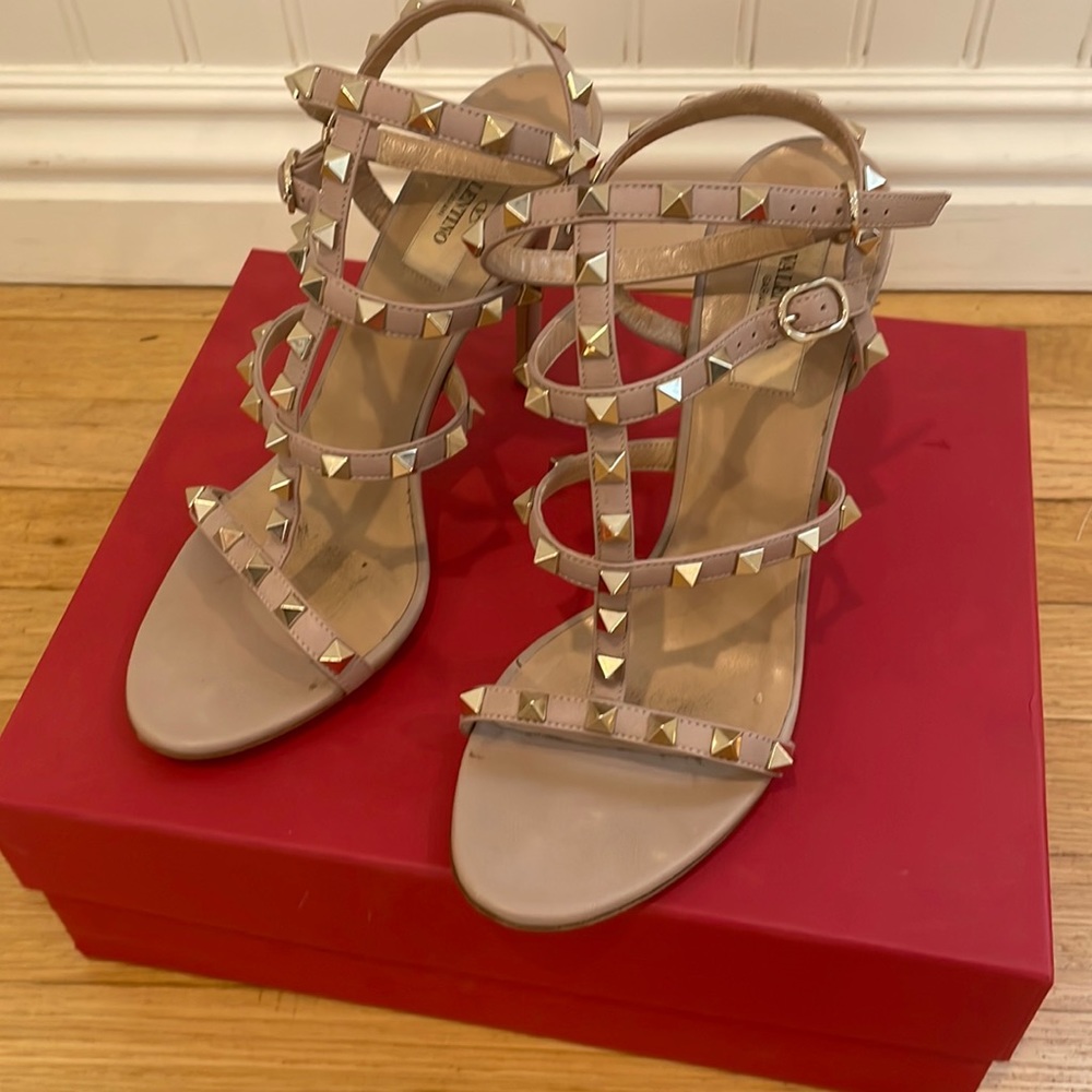 Great condition Valentino heels- barely worn